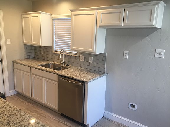 5th image of 905 E Martin Ln