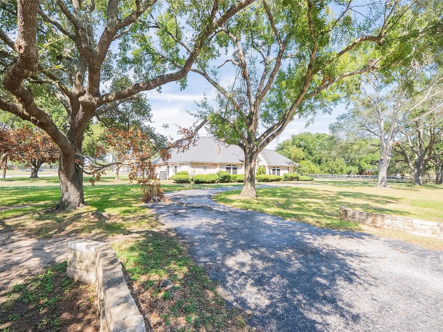 4 bed, 3.0 bath, 3070 sqft, $4,300 — Photo 3