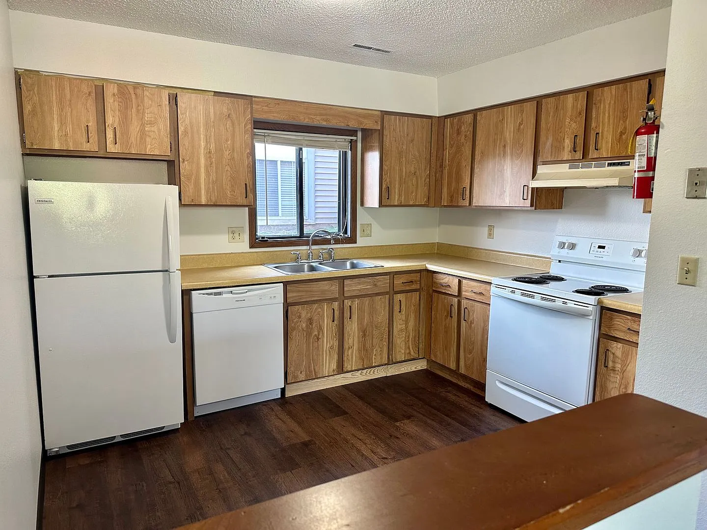 2 Bedroom 1 Bathroom Apartments — Photo 2