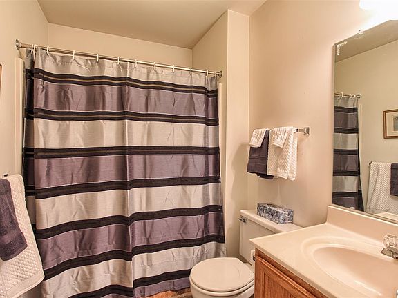 5th image of 550 Brighton Pl