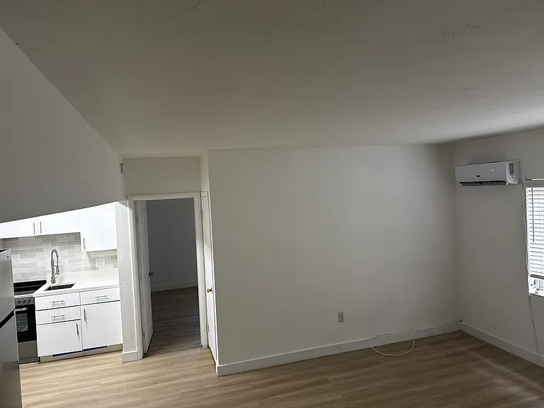 51 Edgewater Dr #2 — Photo 4