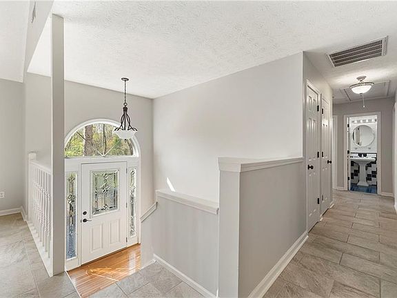 4th image of 1311 Ridgeview Rd
