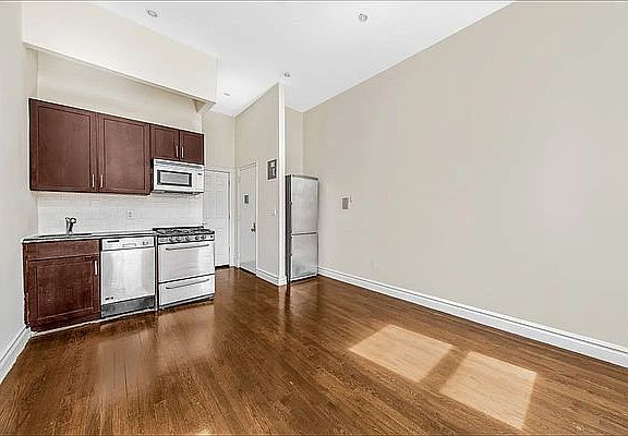 3rd image of 502 E 73rd St APT 3D