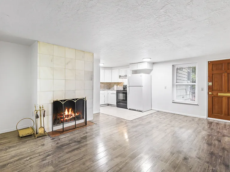 4326 NE Maywood Pl — Photo 4