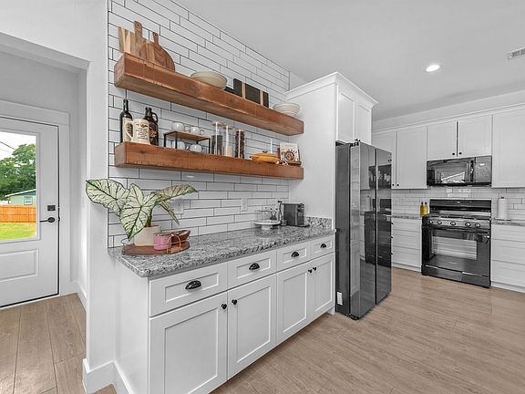 3rd image of 428 N C St