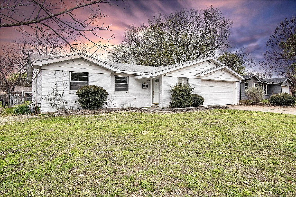 217 NW Jayellen Ave, Burleson, TX 76028 MLS 20308769 Zillow