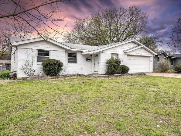 217 NW Jayellen Ave, Burleson, TX 76028