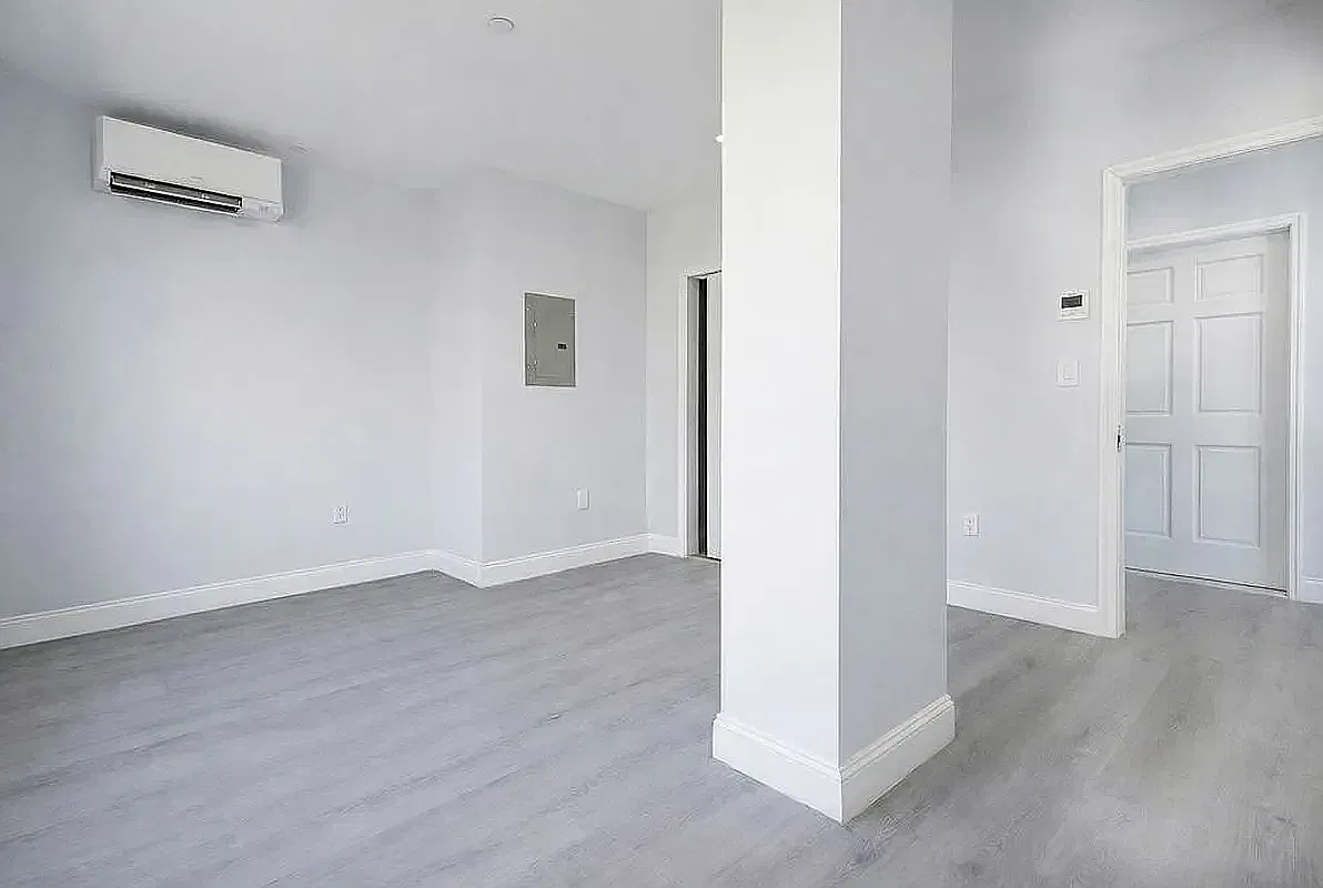 142 Huron Street — Photo 3