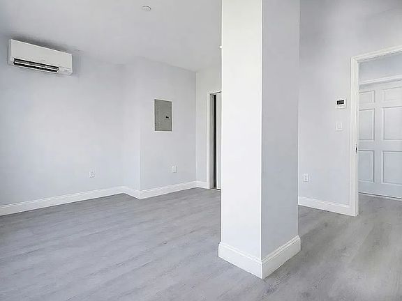 3rd image of 142 Huron St #5B