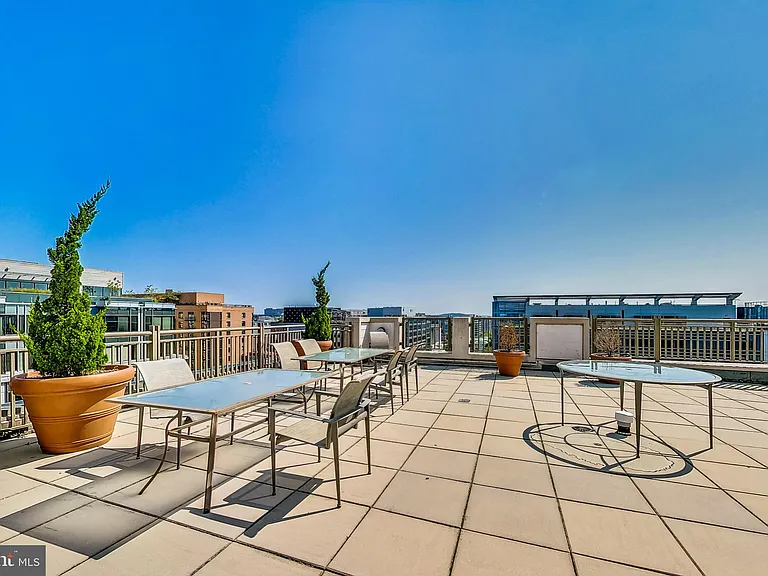 1150 K St NW #1008 — Photo 35