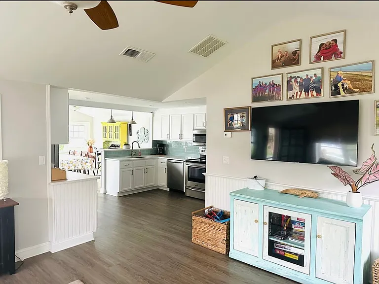 21 Town Beach Rd — Photo 8