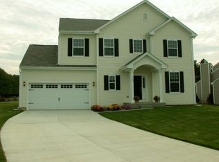 1960 Walnut Glen Blvd, Island Lake, IL 60042