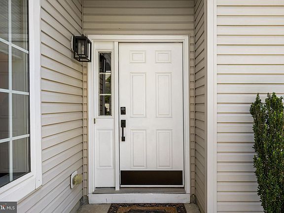 3rd image of 40 Tudor Ct