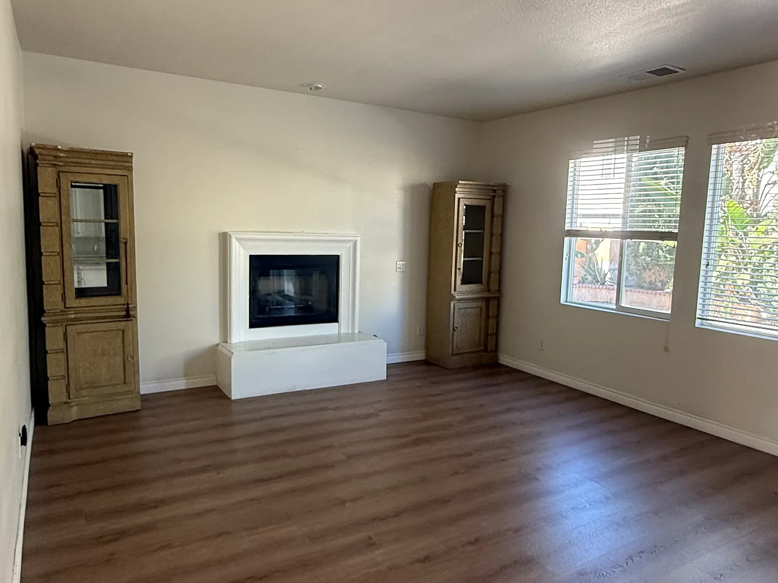 5 bed, 3320 sqft, $4,200 — Photo 3