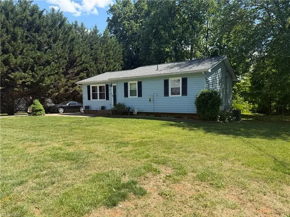 402 Williams St, Boonville, NC 27011