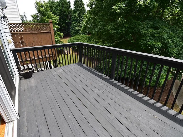 1002 Thornborough Dr — Photo 11