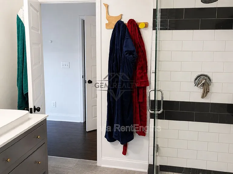 209 Prince Edward St — Photo 16
