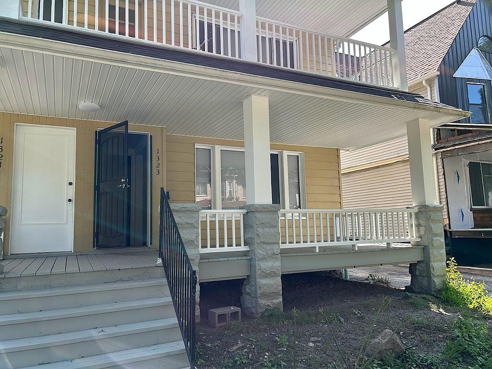 1323 W 89th Porch and entrance
