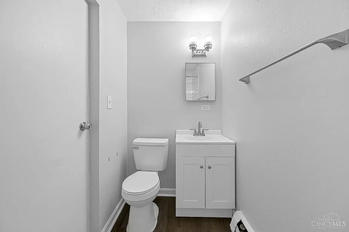 Bathroom - 2338 Kemper Ln #3