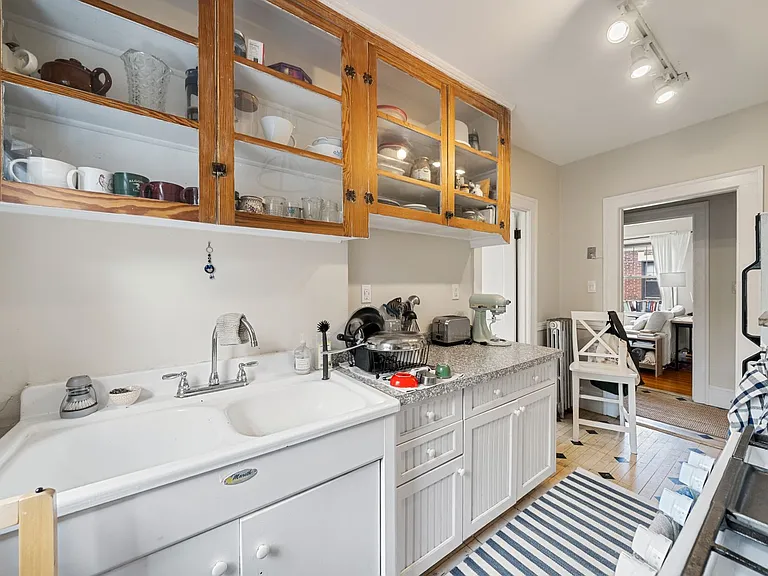 592 Washington St #5 — Photo 6