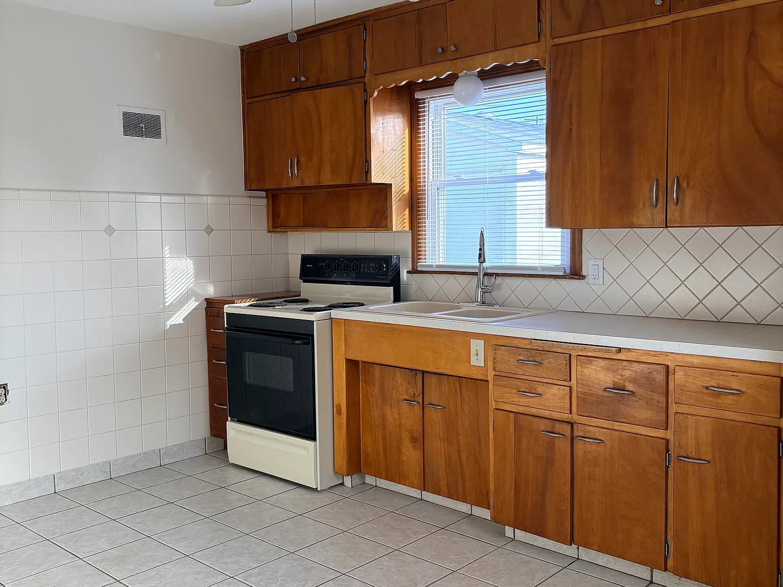 2 bed, 752 sqft, $1,850 — Photo 3