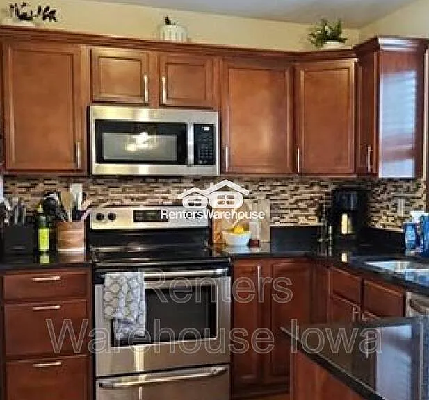 165 SE Pleasant View Dr — Photo 2