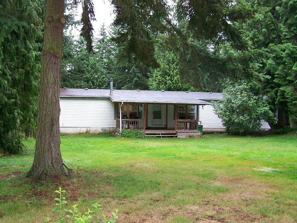 Large home w/fenced 1.26 acre