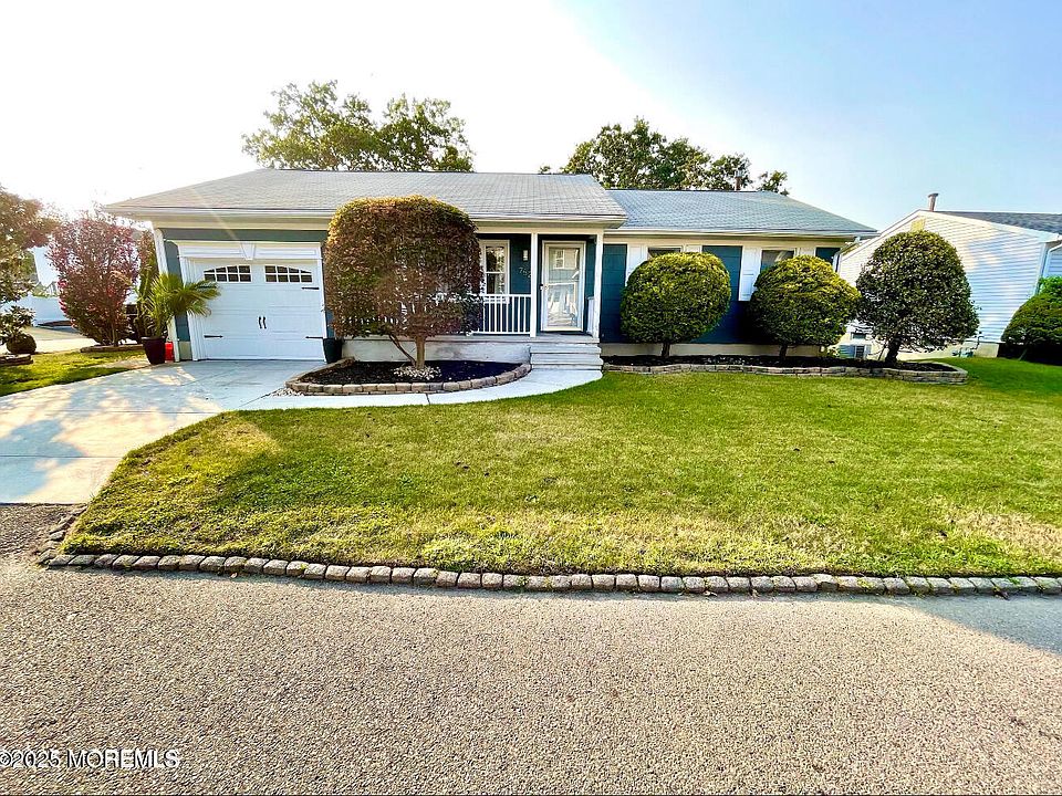 2nd image of 752 Leeward Avenue
