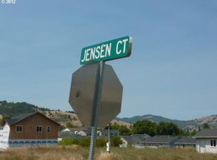 162 Jensen Ct, Roseburg, OR 97471