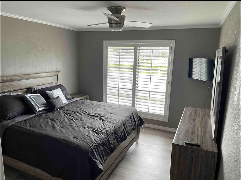 4001 Beneva Rd #421 — Photo 11