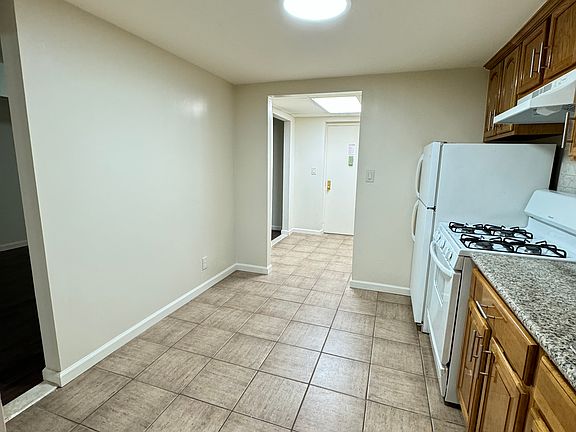 3rd image of 194 Tompkins Ave #C01