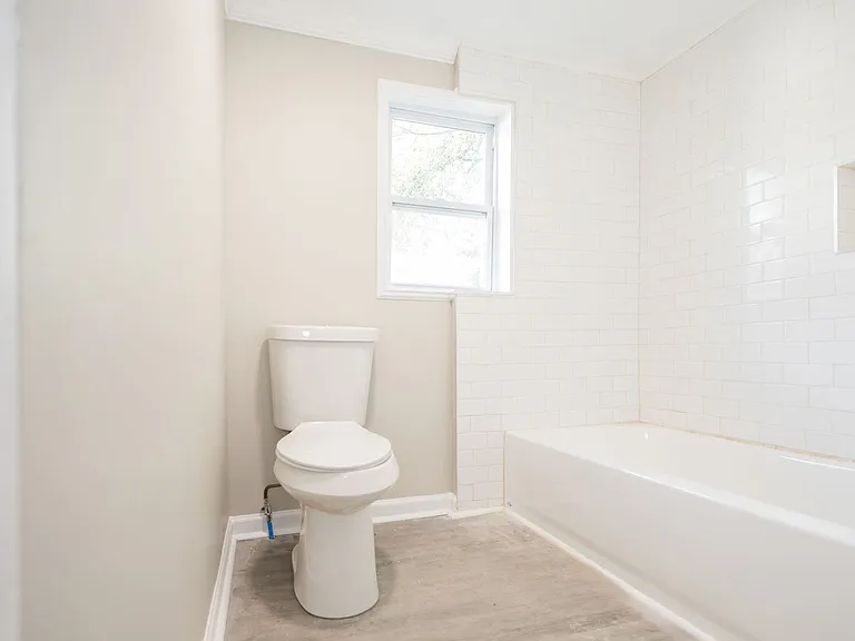205 W Cherry St — Photo 37