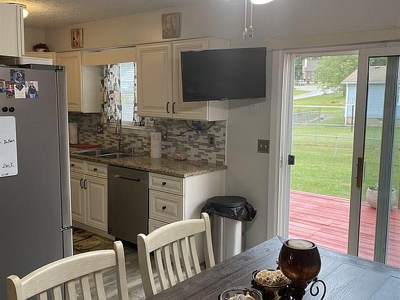 5th image of 878 Timberwood Dr