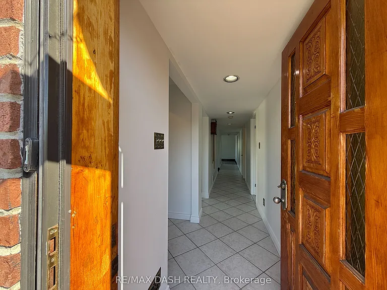 2973 Bloor St W #UPPER — Photo 4