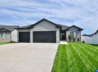 6556 Las Verdes Ln, Lincoln, NE 68523