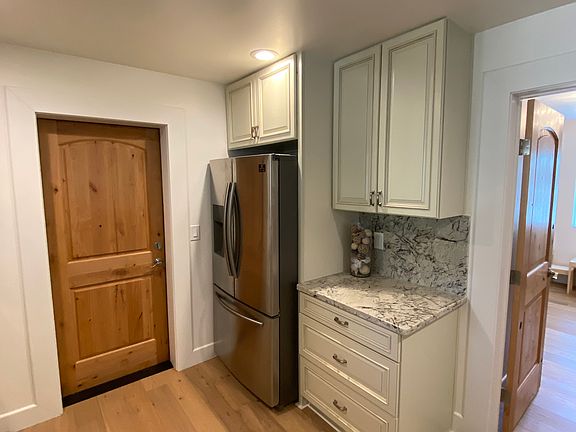 3rd image of 638 Cochise Cir