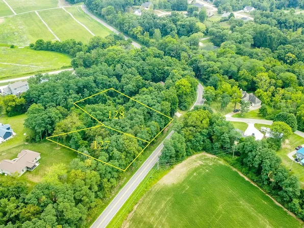 128 Honeysuckle Ln, Thornville, OH 43076