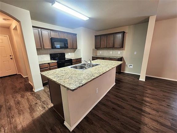 4th image of 1813 Meadow Crest Dr
