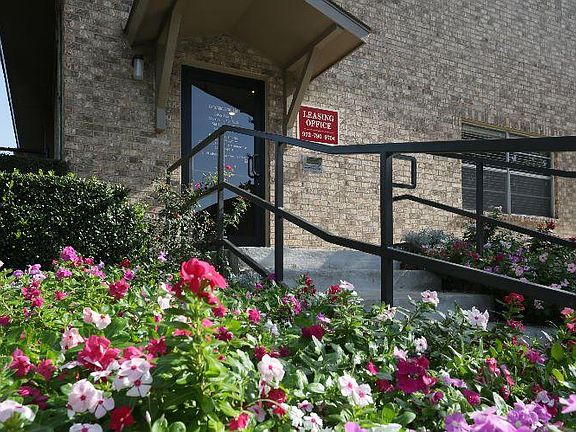 3rd image of 2953 Park Square Dr APT 103