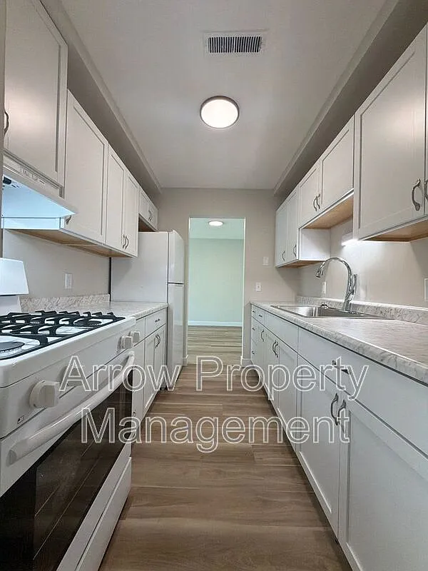 2 bed, 1.0 bath, $865 — Photo 1