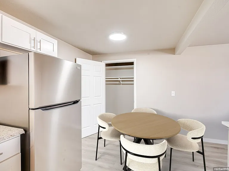 2254 Eastman Ave — Photo 4