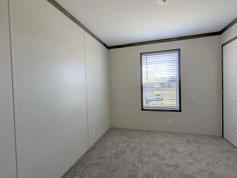 558 Delaware St — Photo 6