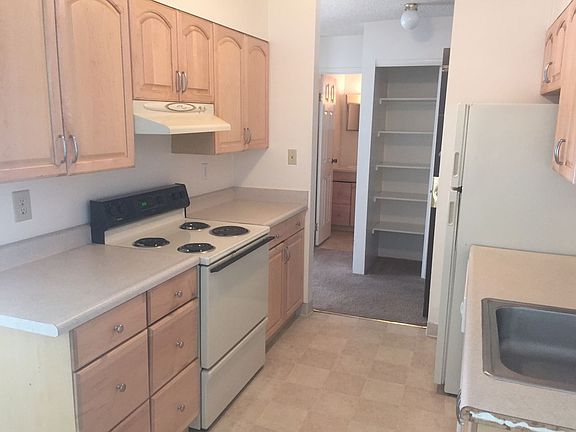 2nd image of 3201 Riverside Dr #109
