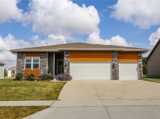 920 Spruce St, Waukee, IA 50263