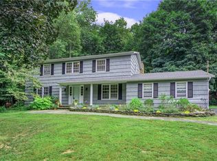 2360 Bunny Ln, Yorktown Heights, NY 10598