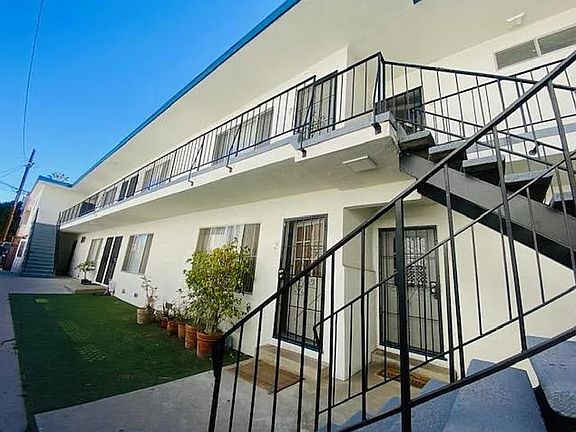 4th image of 1562 Barry Ave #9A
