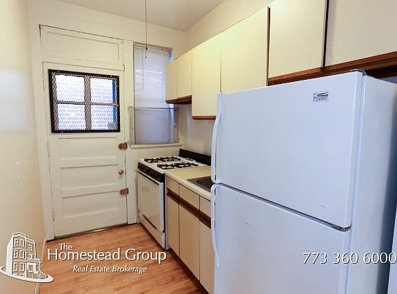 2nd image of 626 1/2 W Barry Ave APT 3N