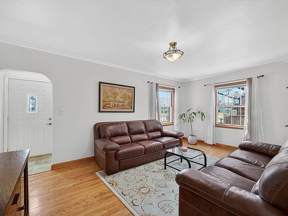 3rd image of 5017 Hickman Rd