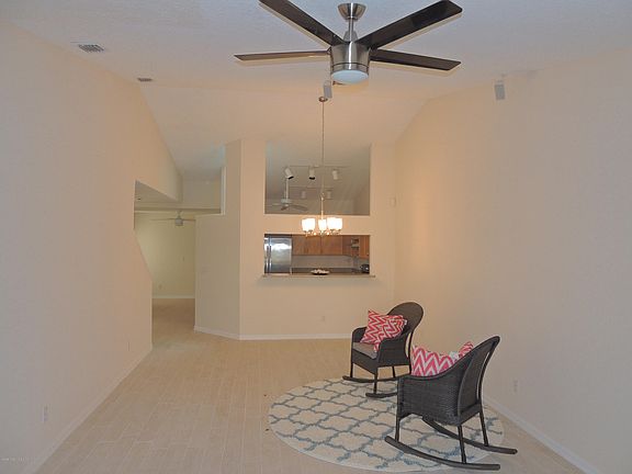 4th image of 835 Poinsetta Dr #0