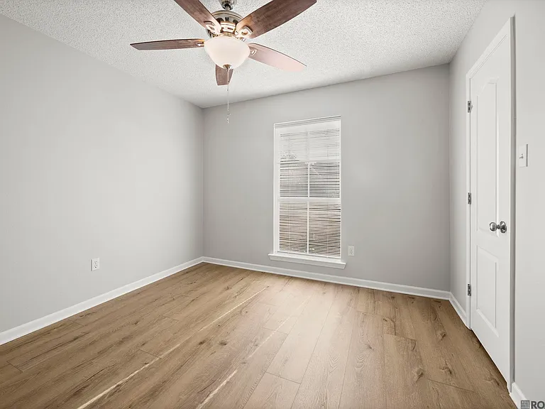 18596 White Oak Dr — Photo 18